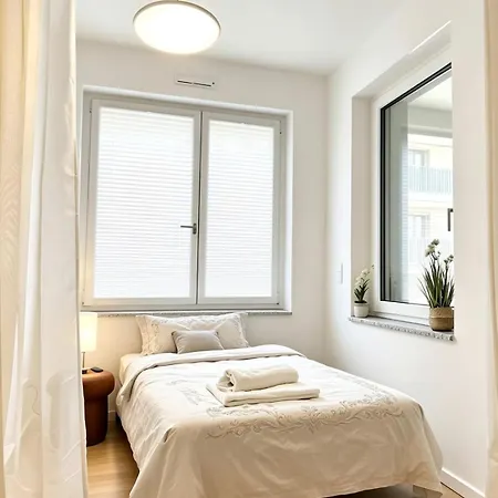 Frankfurt Messe Walk Distance New Apartment! *
